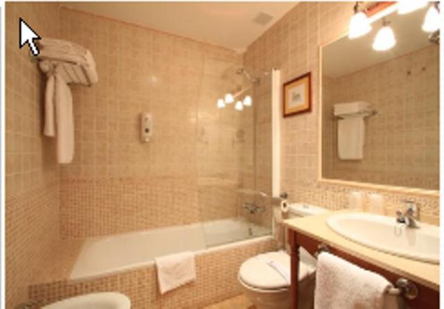 Studio (2 Adults + 1 Child),410787096:JPEG